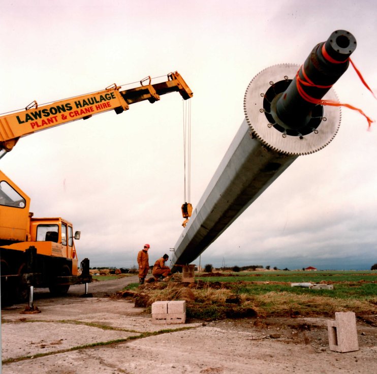 Orton wind farm build — installing a Carter turbine