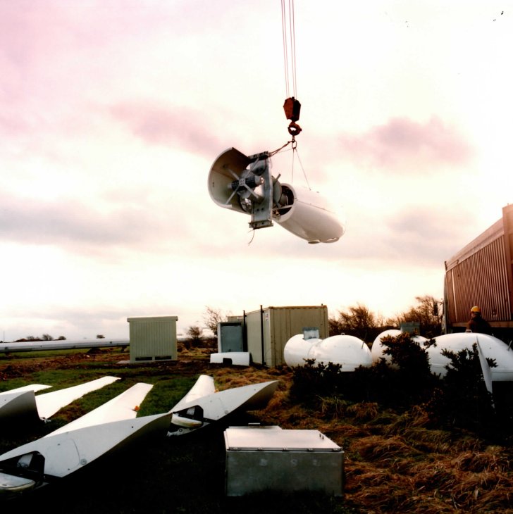 Orton wind farm build — installing a Carter turbine
