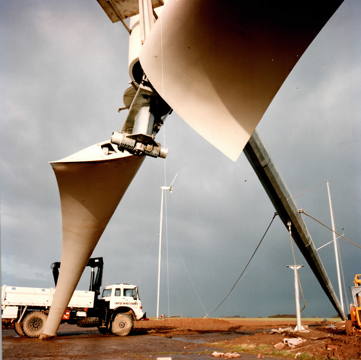 Rotor and nacelle at head height during tilt-down — full access to the hub, pitch hardware and drivetrain from the ground.